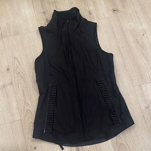 Lululemon Rare Fitted Ruffle Vest 6 / Medium